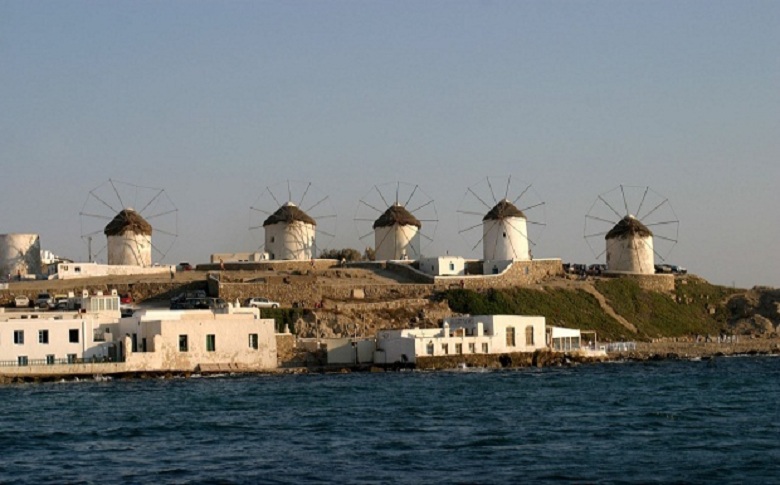 Σύλληψη 32χρονου που μετέφερε ναρκωτικά από την Γλυφάδα στην Μύκονο
