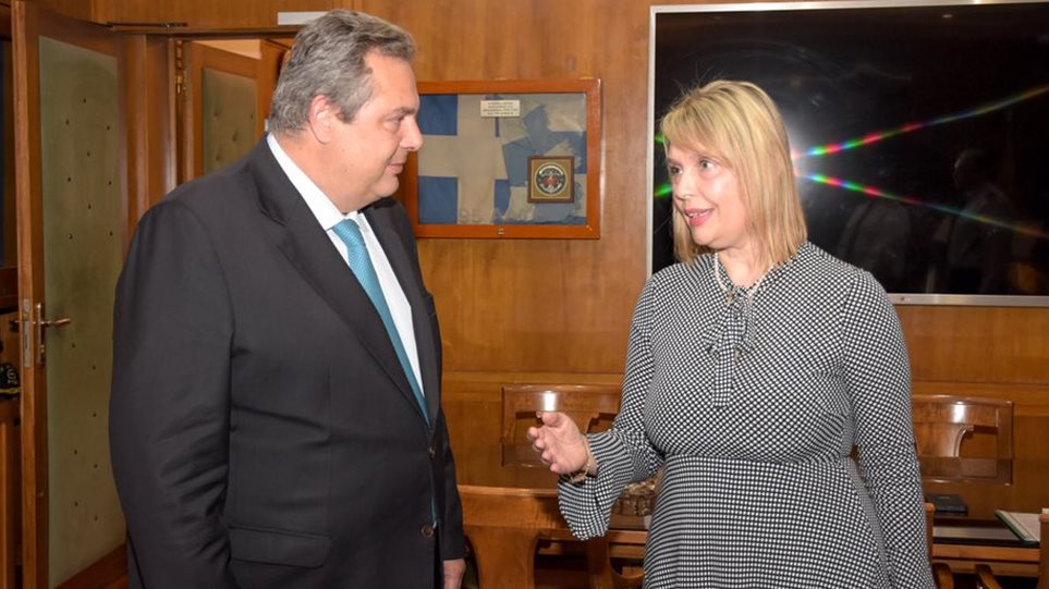 Αιφνιδιαστική συνάντηση Καμμένου και Παπακώστα