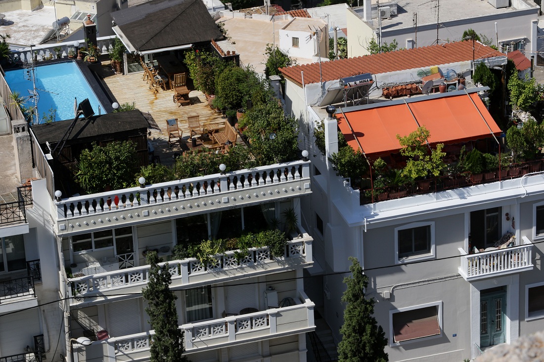 Πώς θα μειωθεί ο ΕΝΦΙΑ έως 50% και ποιοι θα δουν πρώτοι τη μείωση