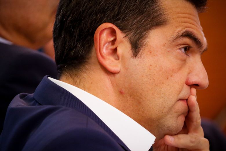 Ανασχηματισμός Τσίπρα για «τη μητέρα των μαχών»