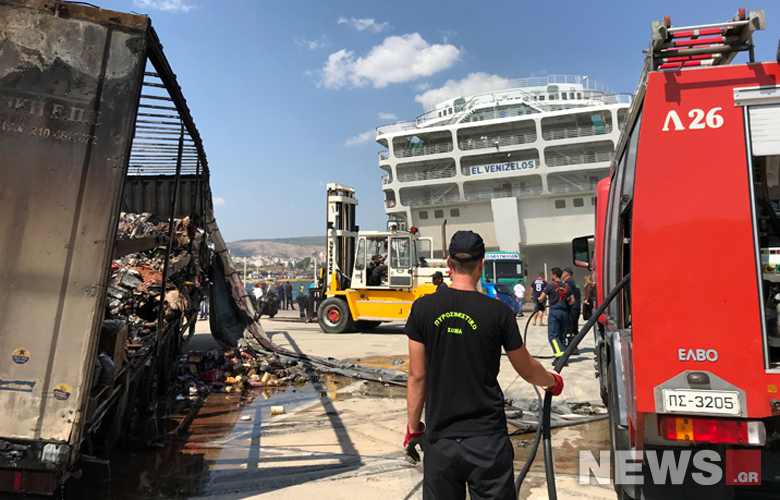 Από βραχυκύκλωμα σε φορτηγό-ψυγείο η φωτιά στο «Ελ. Βενιζέλος»