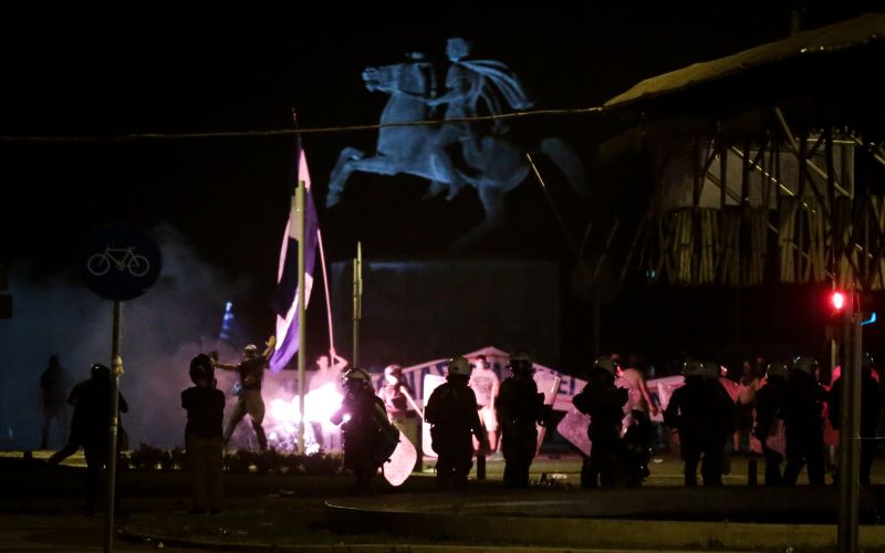 Έρευνα για τον διαδηλωτή που έβγαλε όπλο σε φωτορεπόρτερ στη ΔΕΘ
