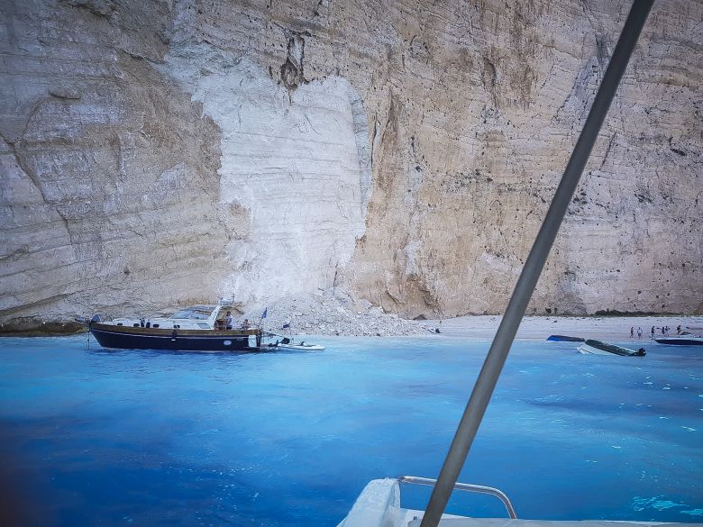 Εκτός από το Ναυάγιο, επικίνδυνες για κατολίσθηση άλλες 7 παραλίες στο Ιόνιο