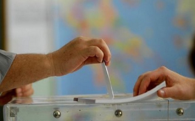 Που κυμαίνονται τα ποσοστά των κομμάτων, σύμφωνα με νέα δημοσκόπηση