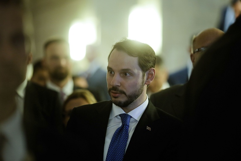 Τούρκος ΥΠΟΙΚ από Βερολίνο: Πρέπει να κοιτάξουμε το μέλλον