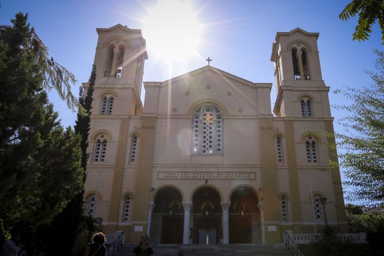 Ο Ρουβίκωνας ανέλαβε την ευθύνη για την εισβολή σε εκκλησία