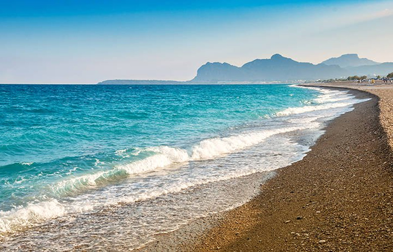 Η πιο εντυπωσιακή παραλία της Ρόδου με μήκος 5 χλμ και για όλα τα γούστα