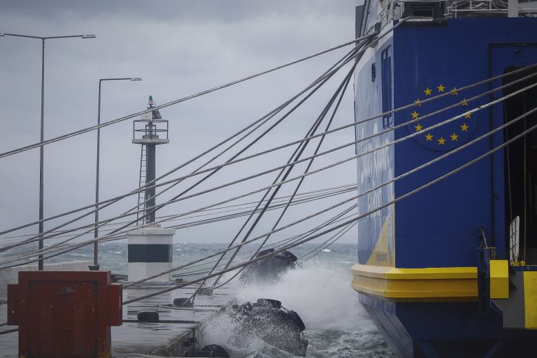 Προβλήματα στις ακτοπλοϊκές συγκοινωνίες λόγω ισχυρών ανέμων