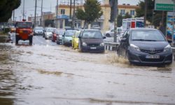 Άνοιξε η λεωφόρος Μαραθώνος – Ποιοι δρόμοι έκλεισαν λόγω καιρού