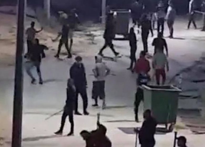 Άγριο ξύλο, μαχαιρώματα και πετροπόλεμος σε κέντρο προσφύγων στη Θεσσαλονίκη