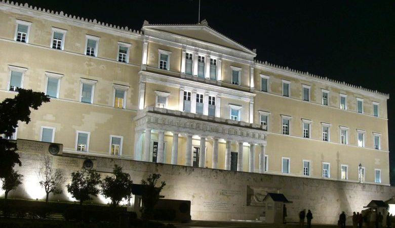 Συμφωνούν ότι… διαφωνούν ΣΥΡΙΖΑ – ΝΔ για την αναθεώρηση του Συντάγματος