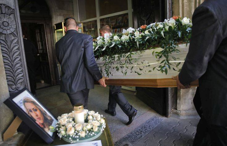 Πλήθος κόσμου στην κηδεία της Βουλγάρας δημοσιογράφου