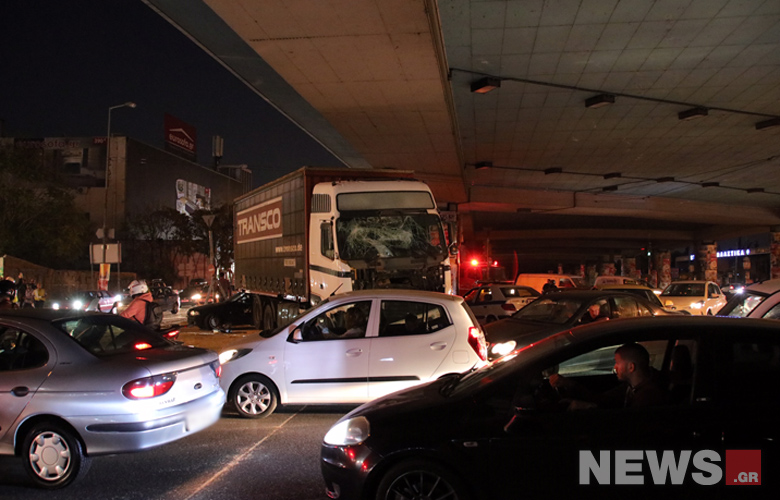 Τροχαίο με νταλίκα στη συμβολή Κηφισού και Πέτρου Ράλλης