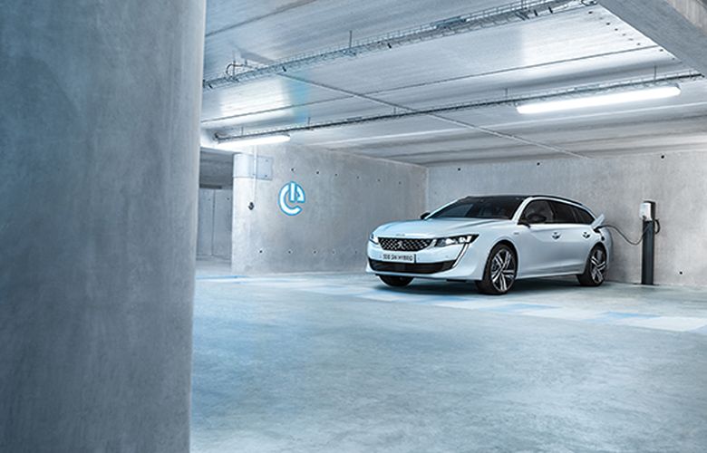 Τα νέα ηλεκτροδοτούμενα Peugeot