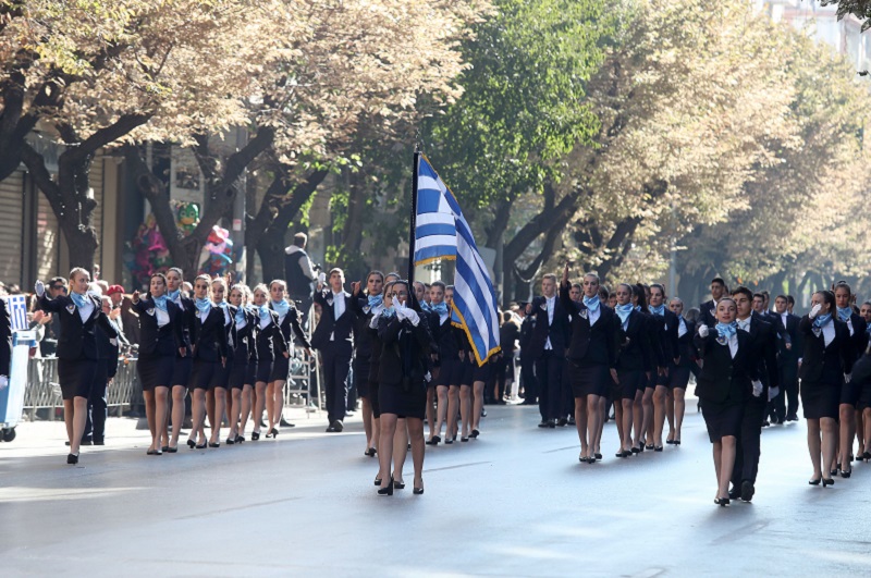 Νιάτα και υπερηφάνεια στην μαθητική παρέλαση στην Θεσσαλονίκη