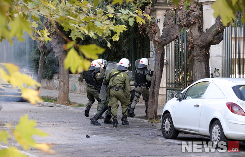Συνεχίζεται η ένταση στο Πολυτεχνείο