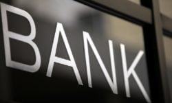 Moody’s: Αύξηση της εμπιστοσύνης στις ελληνικές τράπεζες με την αποπληρωμή του ELA