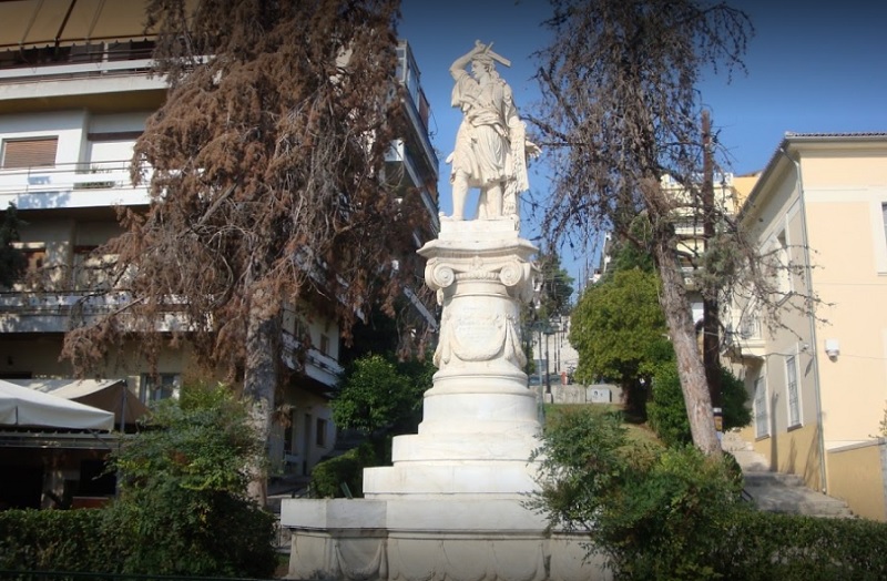 Βανδάλισαν το άγαλμα του Αθανάσιου Διάκου στη Λαμία