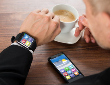 «Εκτοξεύθηκαν» οι πωλήσεις smartwatches παγκοσμίως