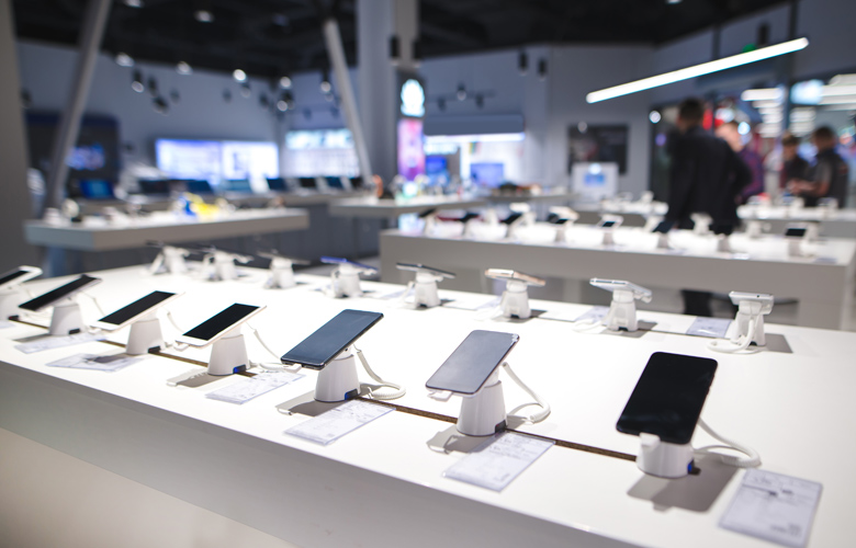 Η «αποκαθήλωση» των smartphones; – Σε διαρκή πτώση οι πωλήσεις