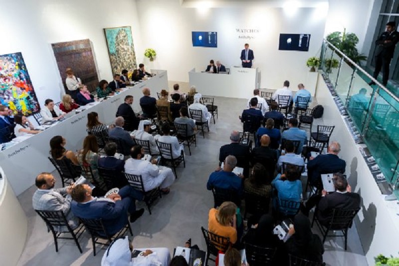 Εκατομμύρια δολάρια από συλλέκτες σε δημοπρασία ρολογιών στο Ντουμπάι