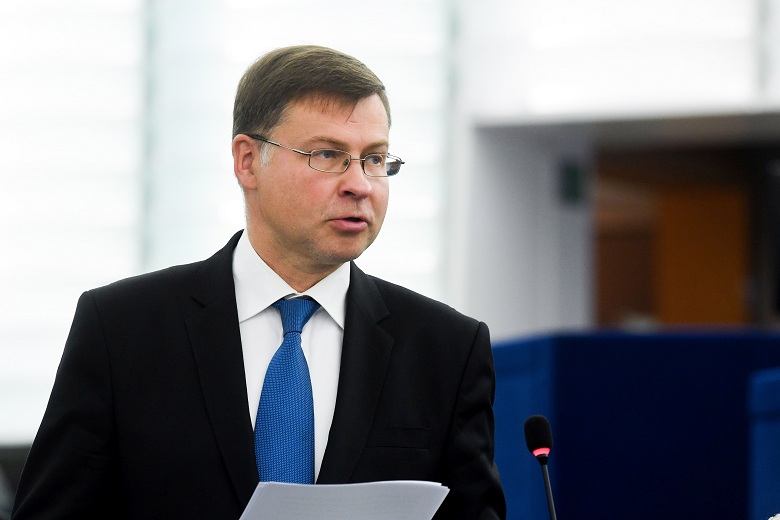 Ντομπρόβσκις: Το Φεβρουάριο η επιστροφή των κερδών από τα ελληνικά ομόλογα