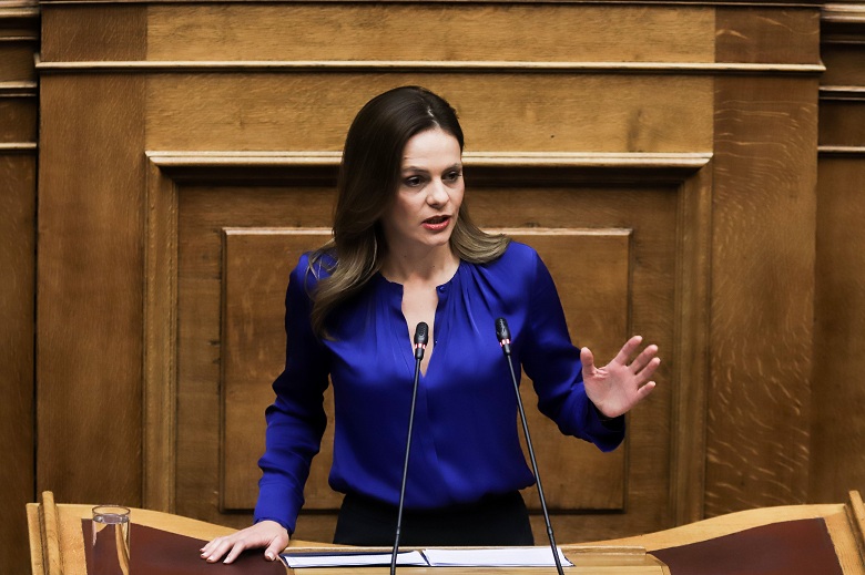Αχτσιόγλου: Εργαζόμαστε για την αύξηση του κατώτατου μισθού