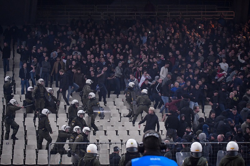 Επεισόδια στο ΟΑΚΑ πριν την έναρξη του αγώνα ΑΕΚ-Άγιαξ
