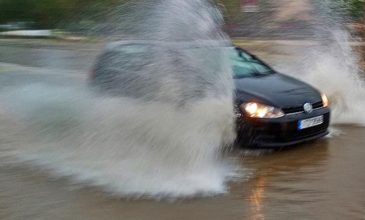 Πλημμύρες και σοβαρά προβλήματα από τη νεροποντή στη Λέσβο