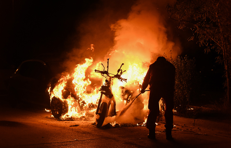 Επεισόδια με μολότοφ και δακρυγόνα στο ΣΕΦ