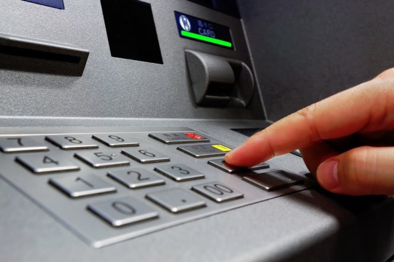 Αν έχετε αυτόν τον αριθμό PIN στις κάρτες ή το κινητό πρέπει να τον αλλάξετε