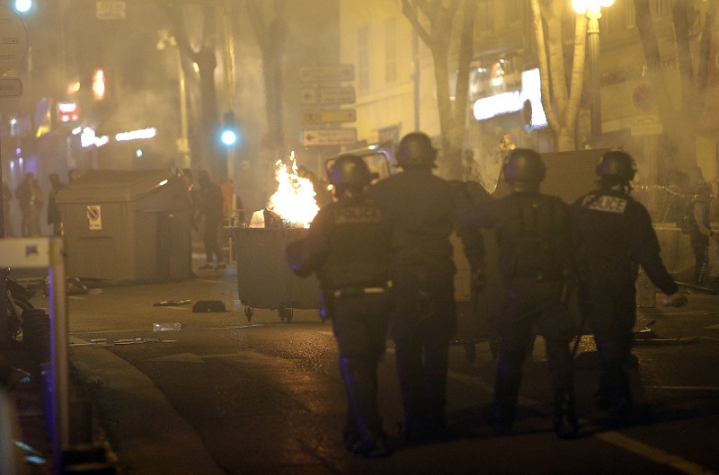 Πέθανε 80χρονη που τραυματίστηκε από δακρυγόνο στη Γαλλία