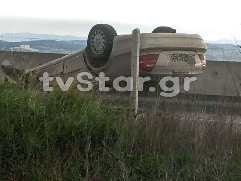 Αυτοκίνητο αναποδογύρισε στην Εθνική