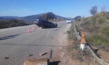 Ταξί ντελαπάρισε στην εθνική Αντιρρίου-Ιωαννίνων – Δύο τραυματίες