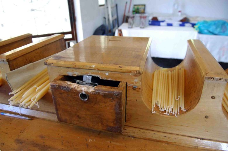 Στα πράσα πιάστηκαν 74χρονος με ανήλικο να κλέβουν εκκλησία