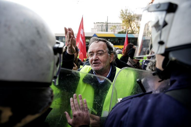 Με τα «κίτρινα γιλέκα» στο Παρίσι ο Λαφαζάνης