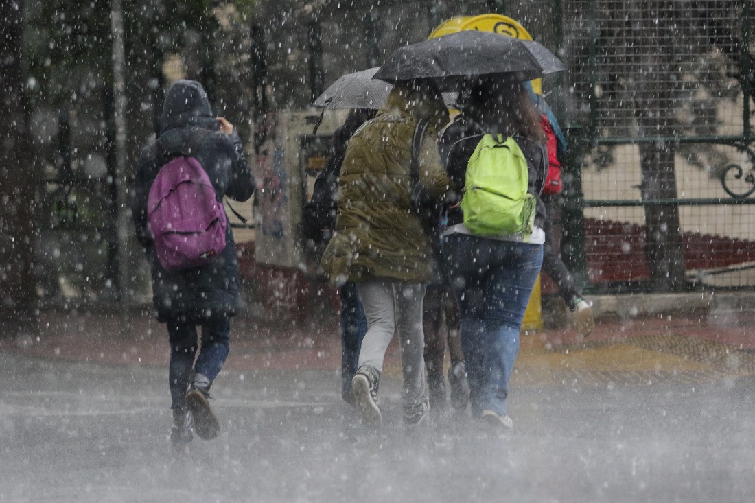 Καιρός: Σφοδρή καταιγίδα στην Αττική