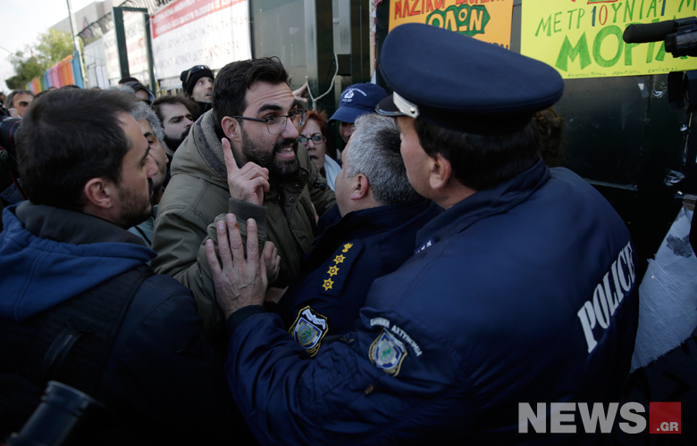 Ένταση με τους εκπαιδευτικούς στο υπουργείο Παιδείας