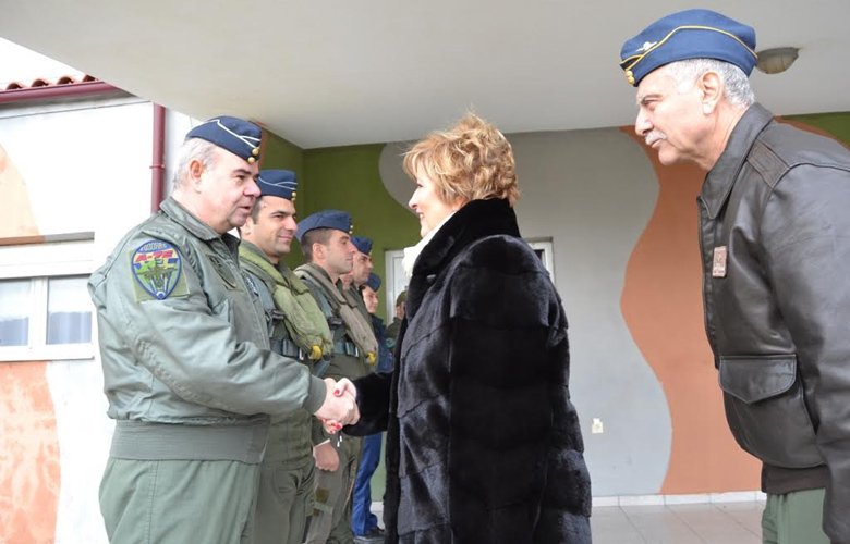 Σε ακριτικές μονάδες του Αιγαίου η υφυπουργός Εθνικής Άμυνας