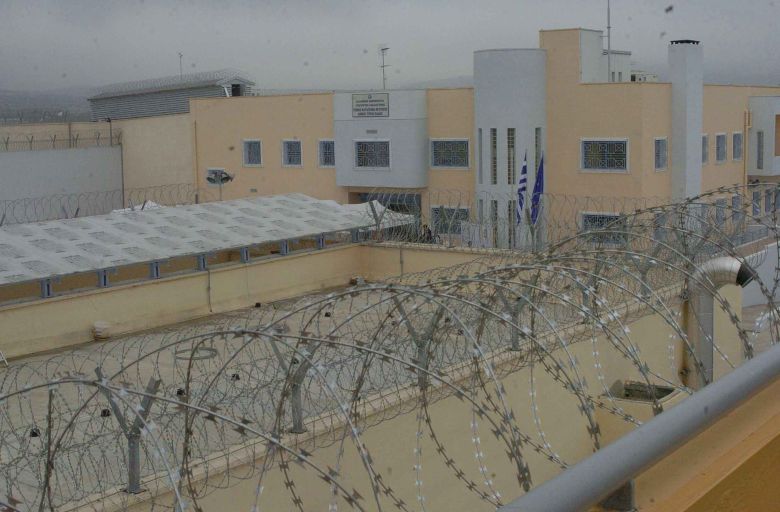 Αυτοσχέδια μαχαίρια και σουβλιά βρέθηκαν σε κελιά στις φυλακές Δομοκού