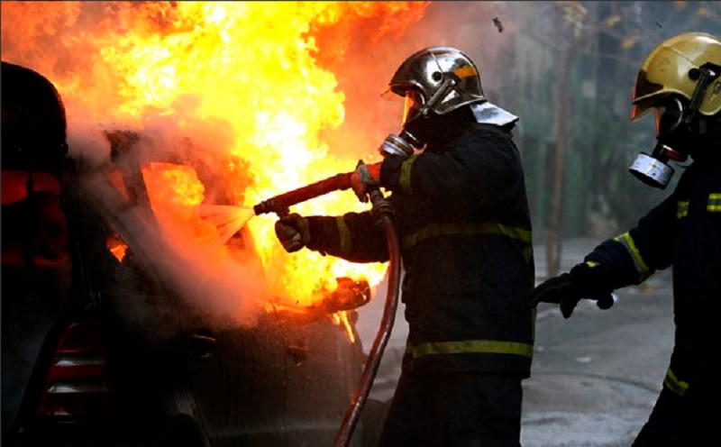 Φωτιά σε σταθμευμένο αυτοκίνητο που φέρεται να ανήκει σε διπλωμάτη