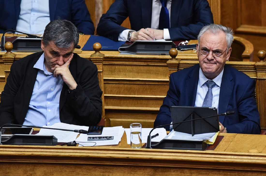 Αναζητείται λύση για την προστασία πρώτης κατοικίας και κατώτατο μισθό