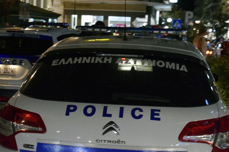 «Ύποπτες» βαλίτσες έξω από το υπ. Οικονομικών