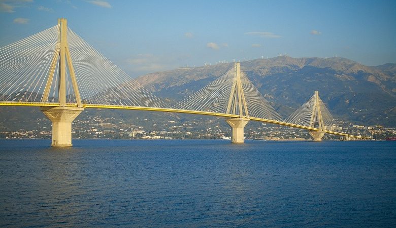 Περιορισμοί κυκλοφορίας στη γέφυρα Ρίου-Αντιρρίου λόγω ισχυρών ανέμων