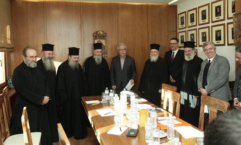 Ενημέρωση από Γαβρόγλου για εκκλησιαστική περιουσία και μισθοδοσία