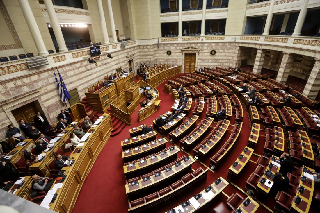 Τα βλέμματα στη «μάχη» για την ψήφο εμπιστοσύνης – Σε τέσσερις κύκλους η διαδικασία
