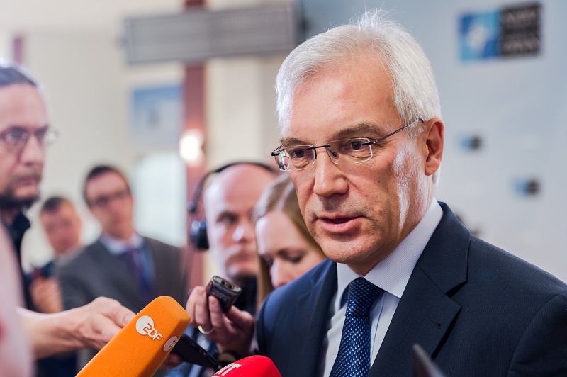 Ρωσία: Δεν παρεμβαίνουμε στις εσωτερικές υποθέσεις της Ελλάδας