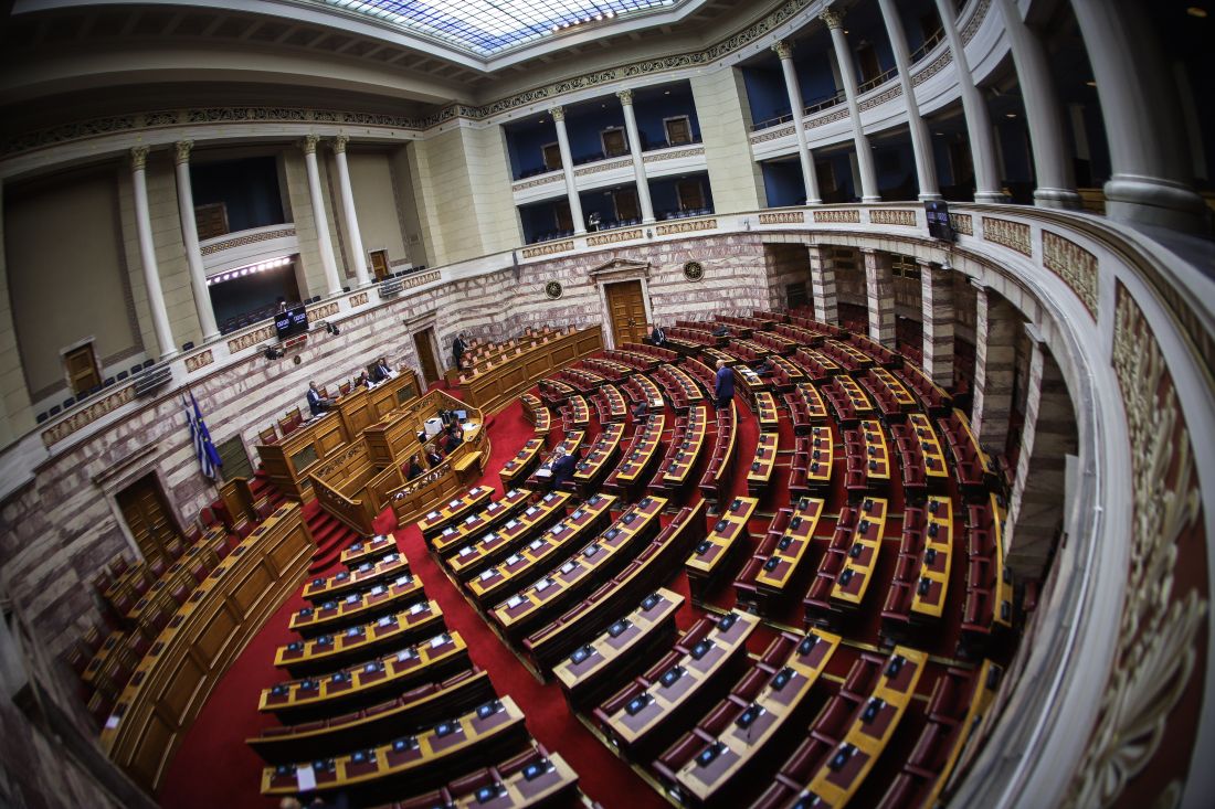 Δείτε live τη συζήτηση στην Ολομέλεια για την ψήφο εμπιστοσύνης