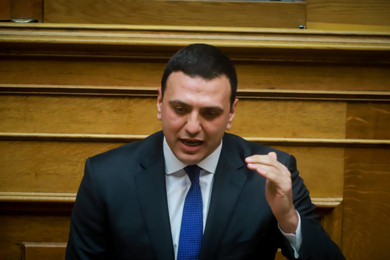 Κικίλιας: Όσοι χασκογελούν στη Βουλή ας πάνε στις περιφέρειες τους