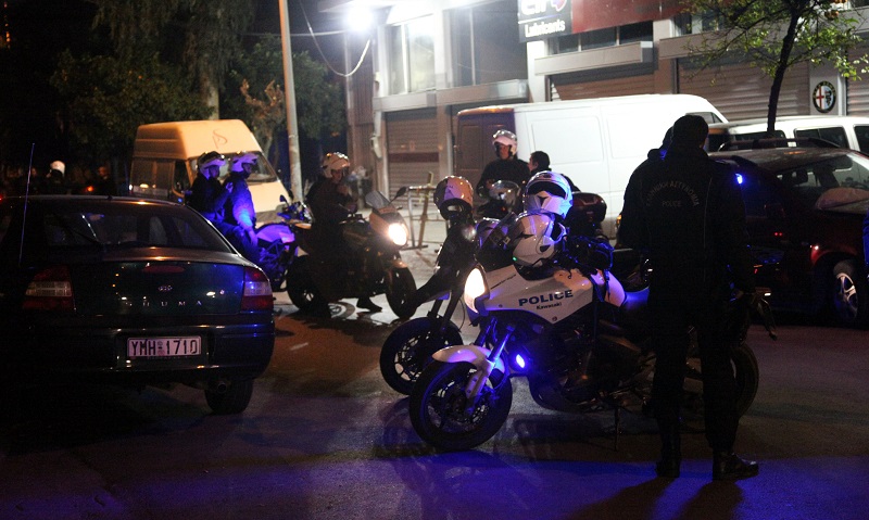 Επίθεση σε αστυνομικούς της ομάδας Δίας στη Βούλα